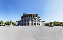 Площадь свободы и здание оперы